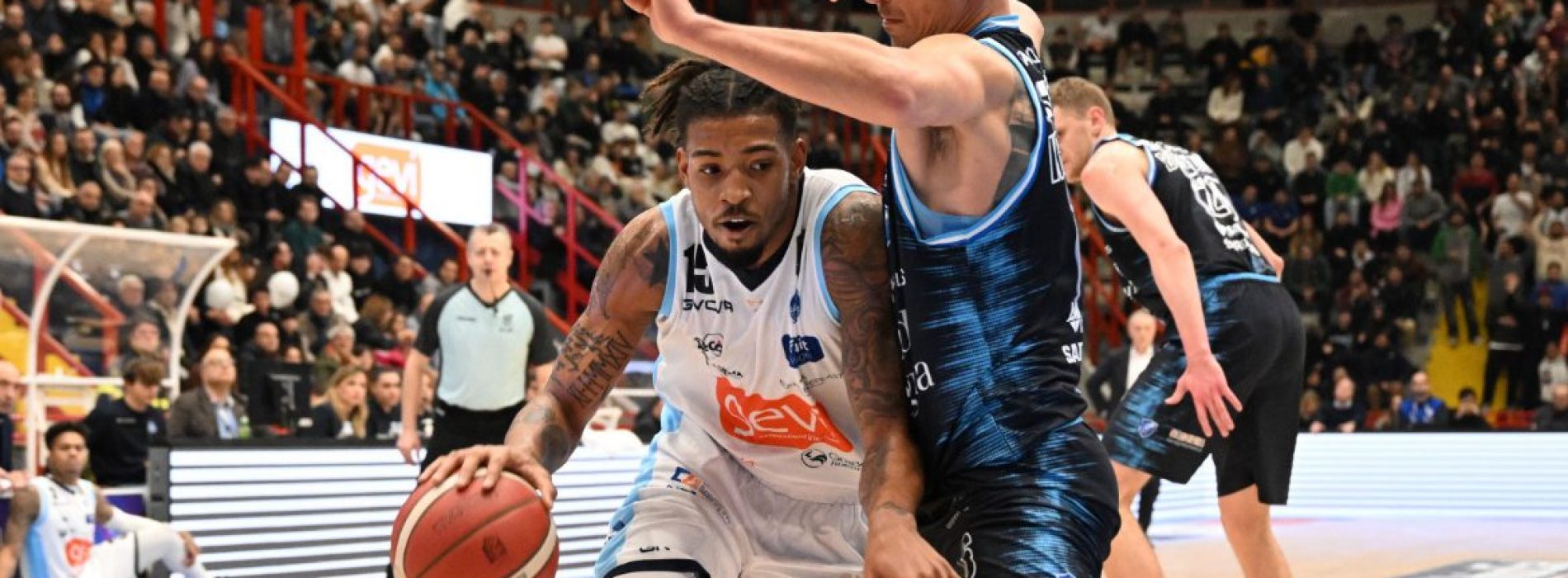Gevi Napoli Basket, altra grande prova al Palabarbuto: battuto il Banco di Sardegna Sassari