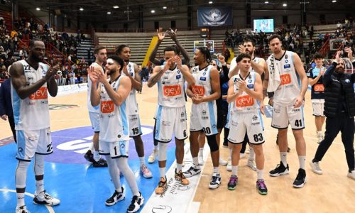 La Gevi Napoli Basket trionfa sull’Olimpia Milano: gioia incontenibile al Palabarbuto!