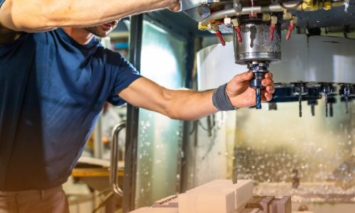 Grandi assunzioni nel settore metalmeccanico: si ricercano Rettificatori CNC